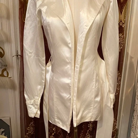 Vintage Off White Satin Blazer - Picture 14 of 17